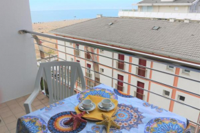 Spacious two bedrooms apartment on the seafront for 6 people